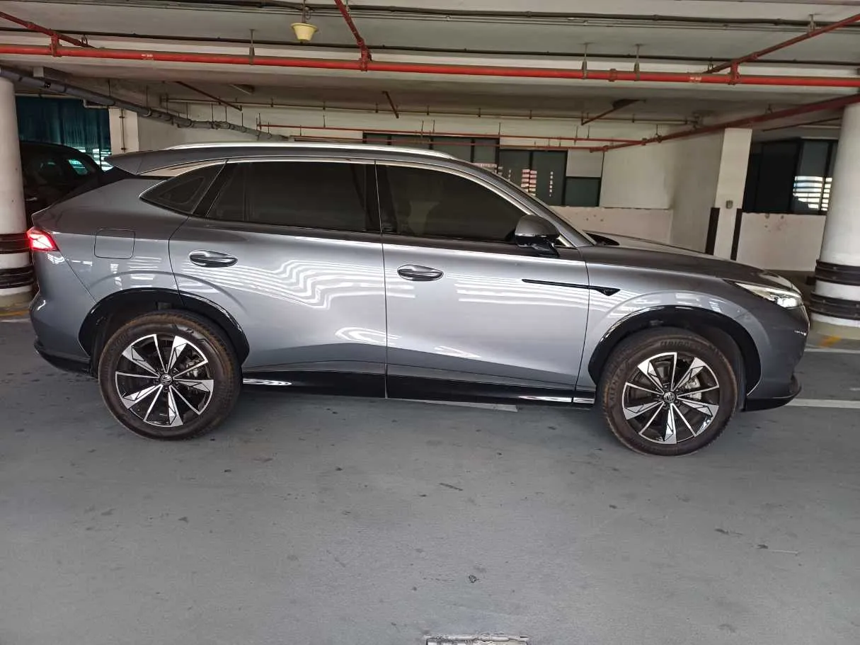 Car image 4