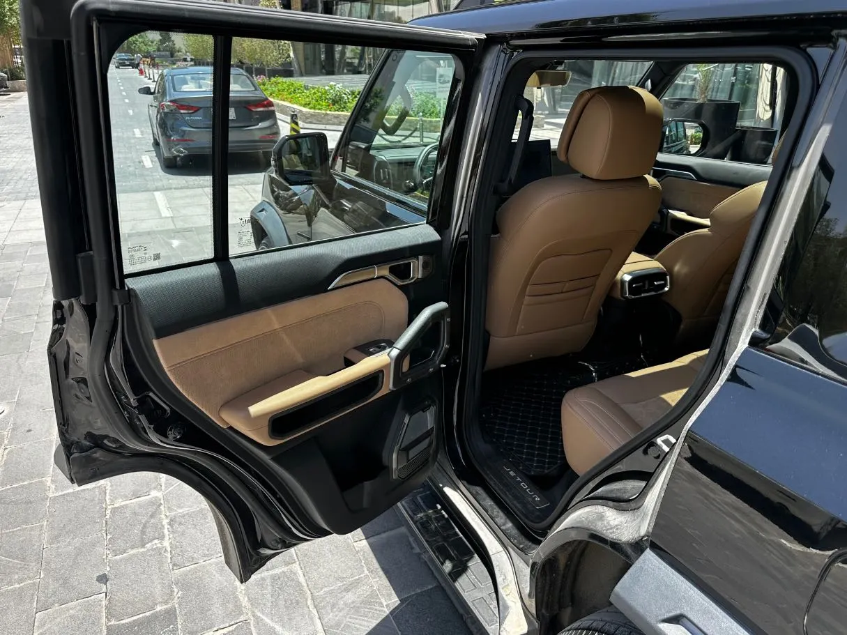 Car image 13