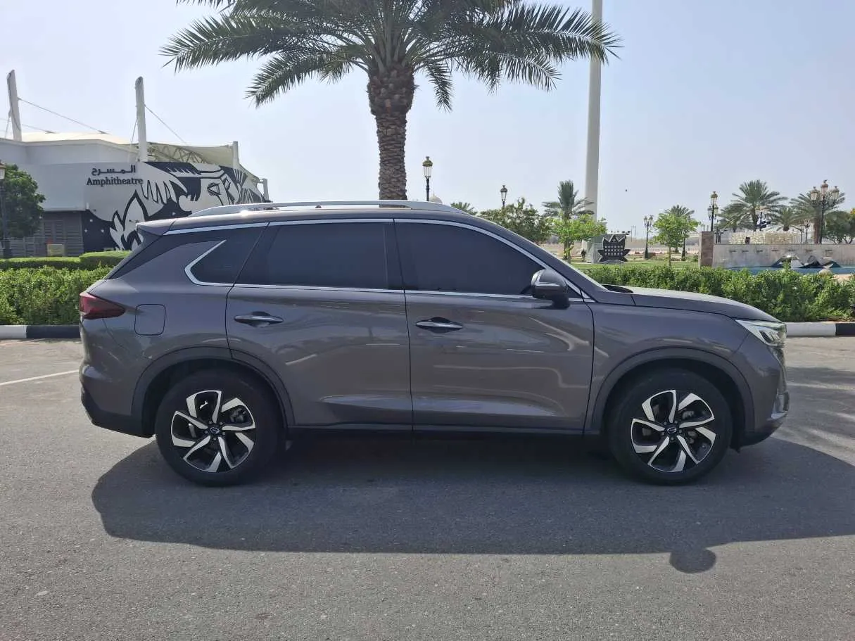 Car image 8