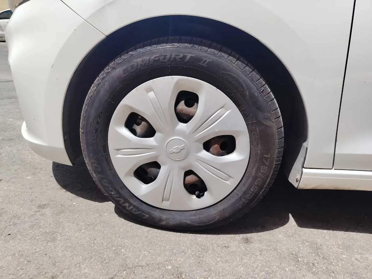 Car image 10