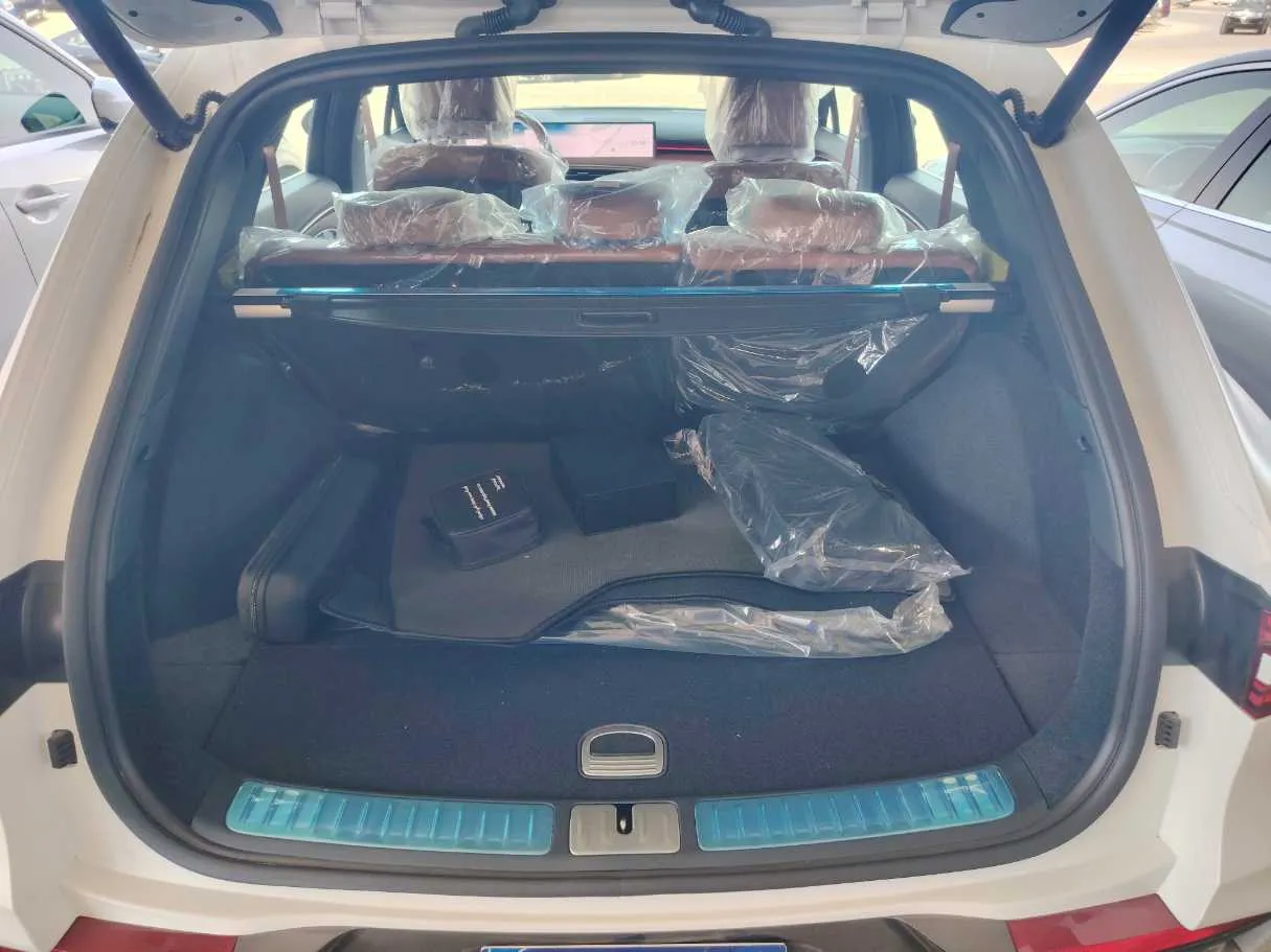 Car image 36