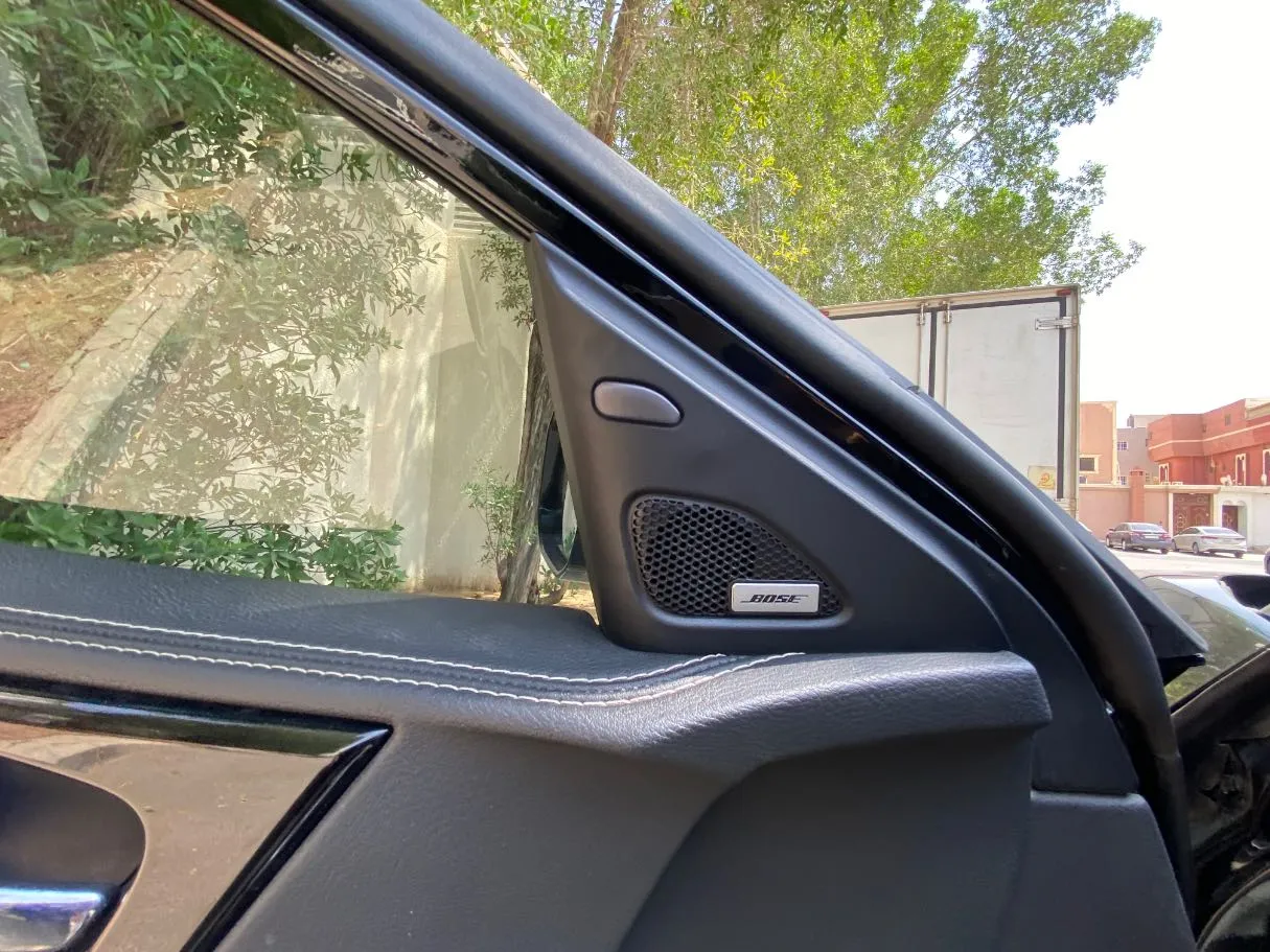 Car image 24
