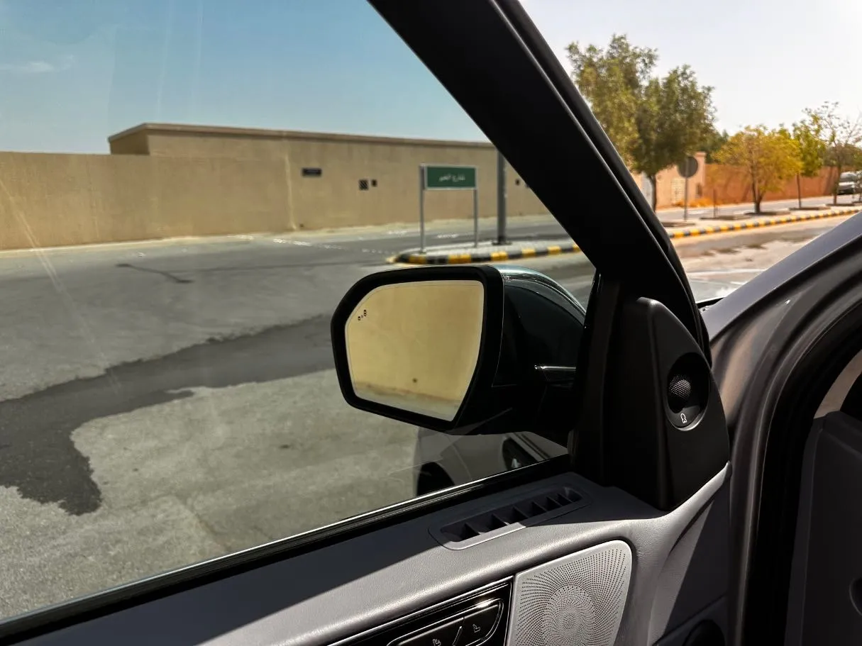 Car image 33