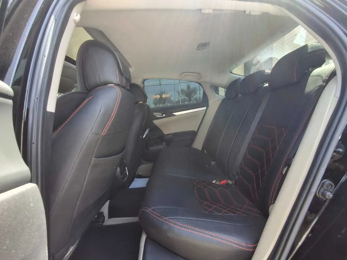 Car image 13