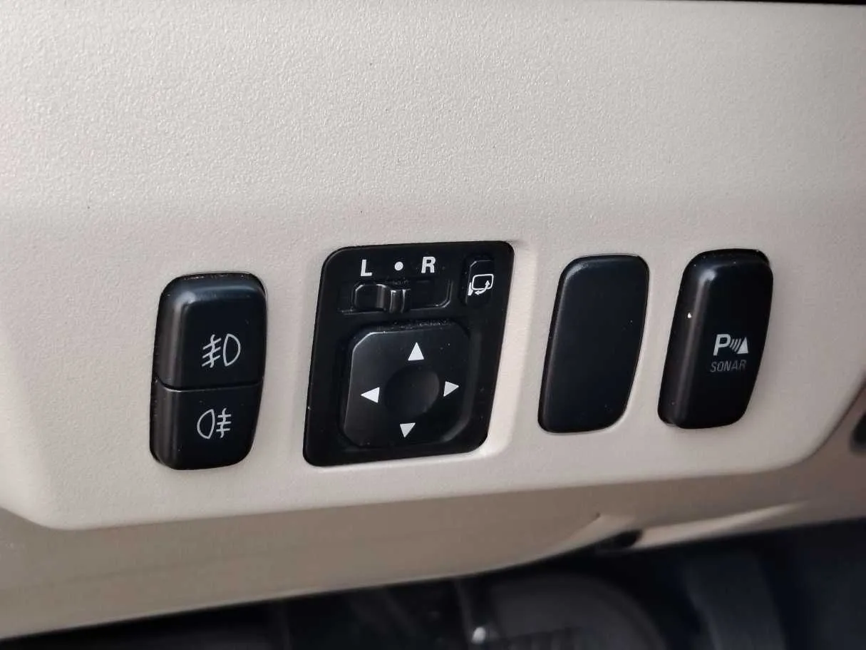 Car image 30