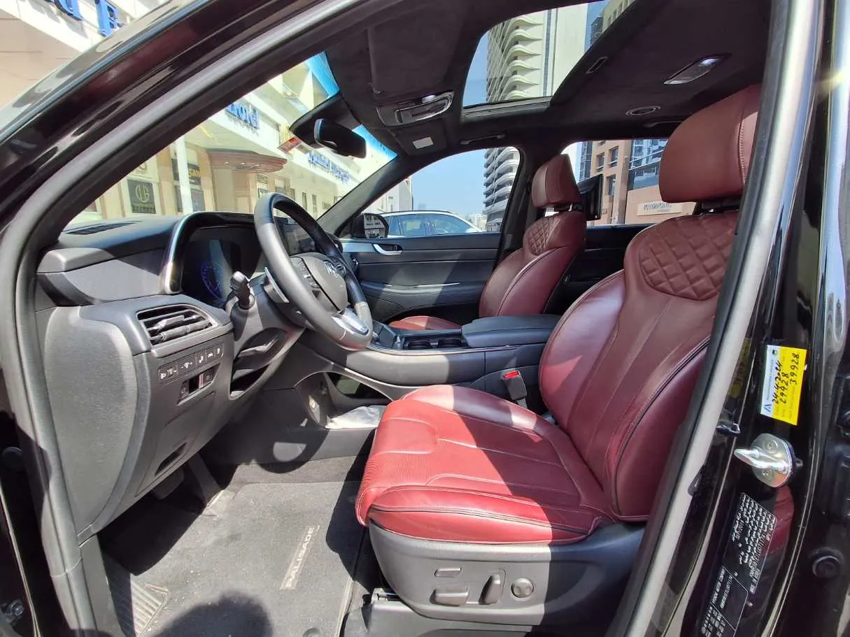 Car image 12