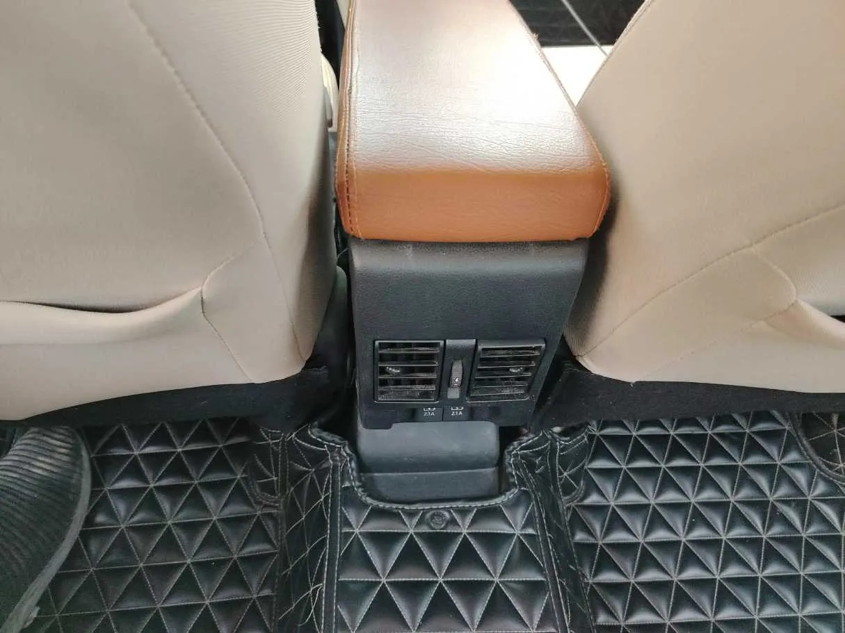Car image 35
