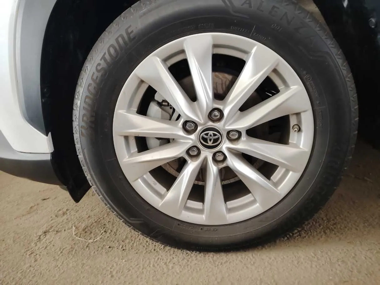 Car image 10