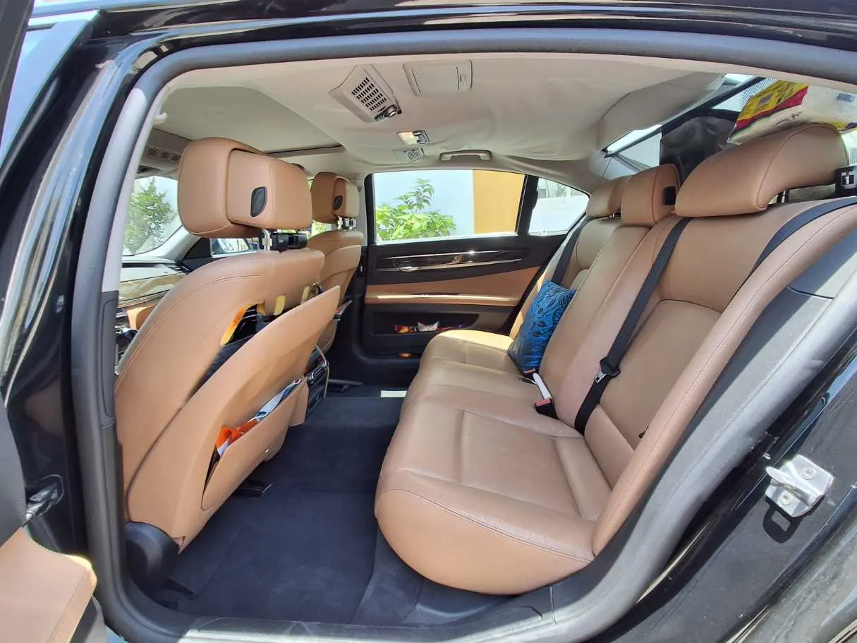 Car image 13