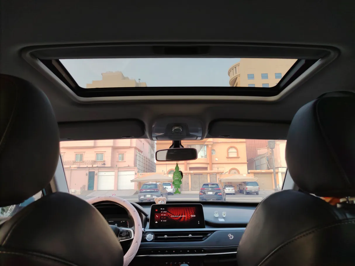 Car image 18