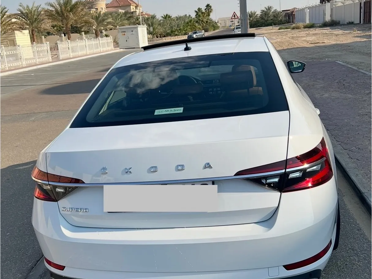 Car image 4