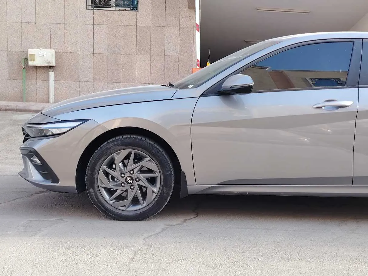 Car image 9