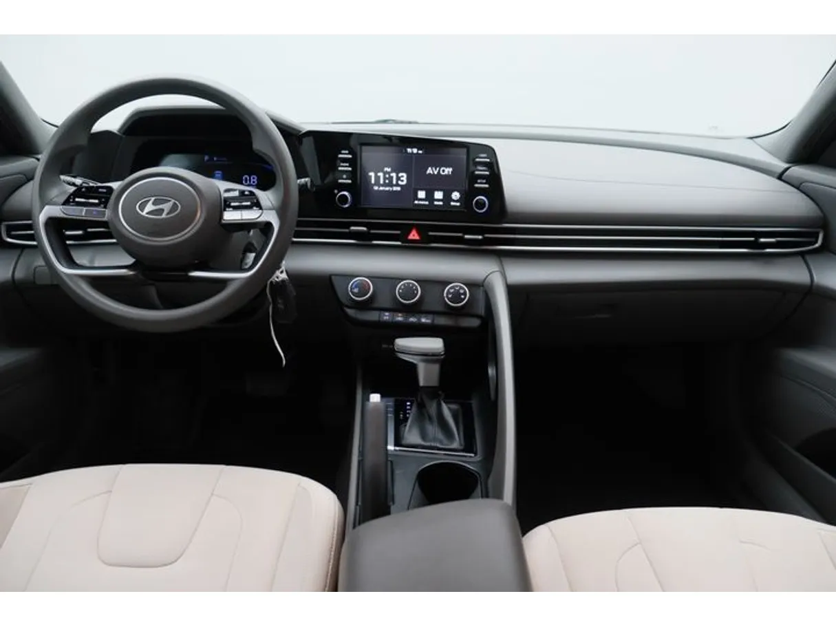 Car image 14