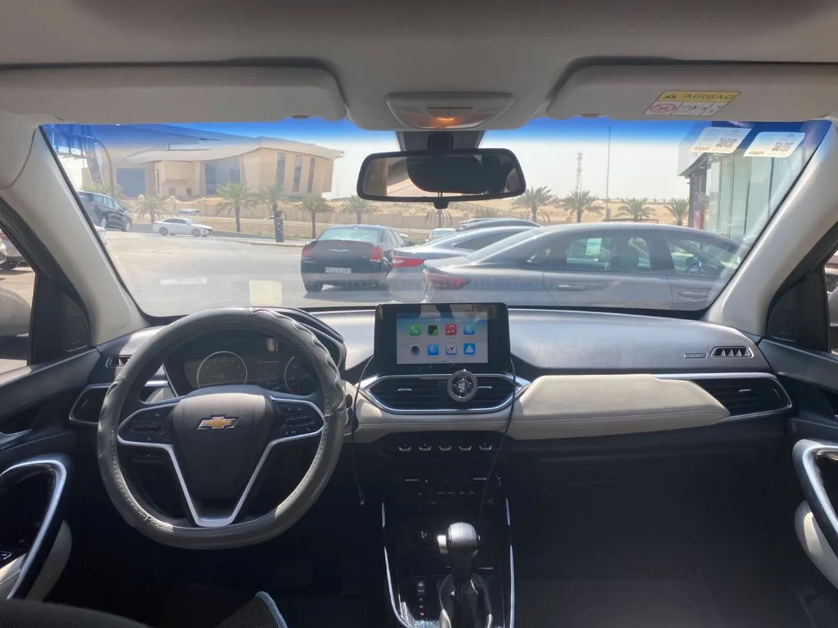 Car image 15
