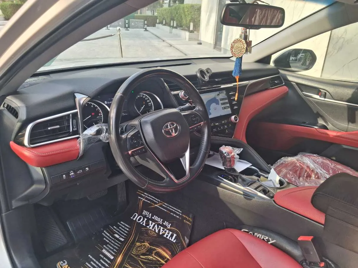 Car image 11