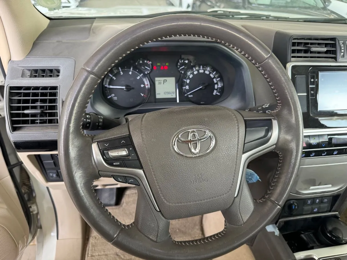 Car image 17
