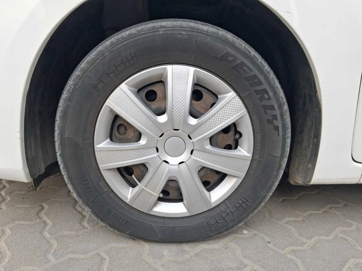 Car image 9