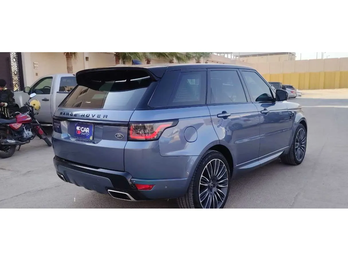 Car image 5