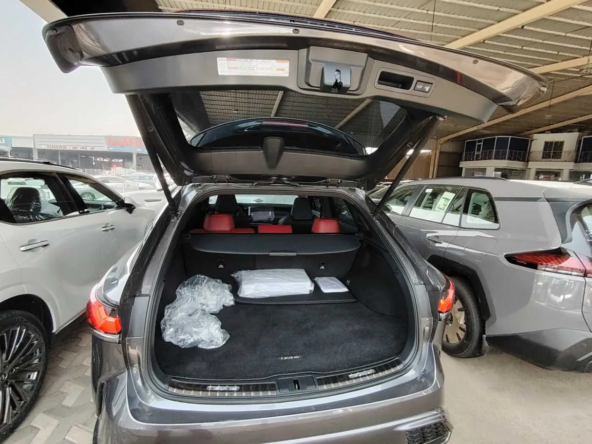 Car image 38
