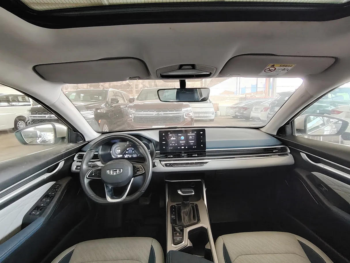 Car image 19