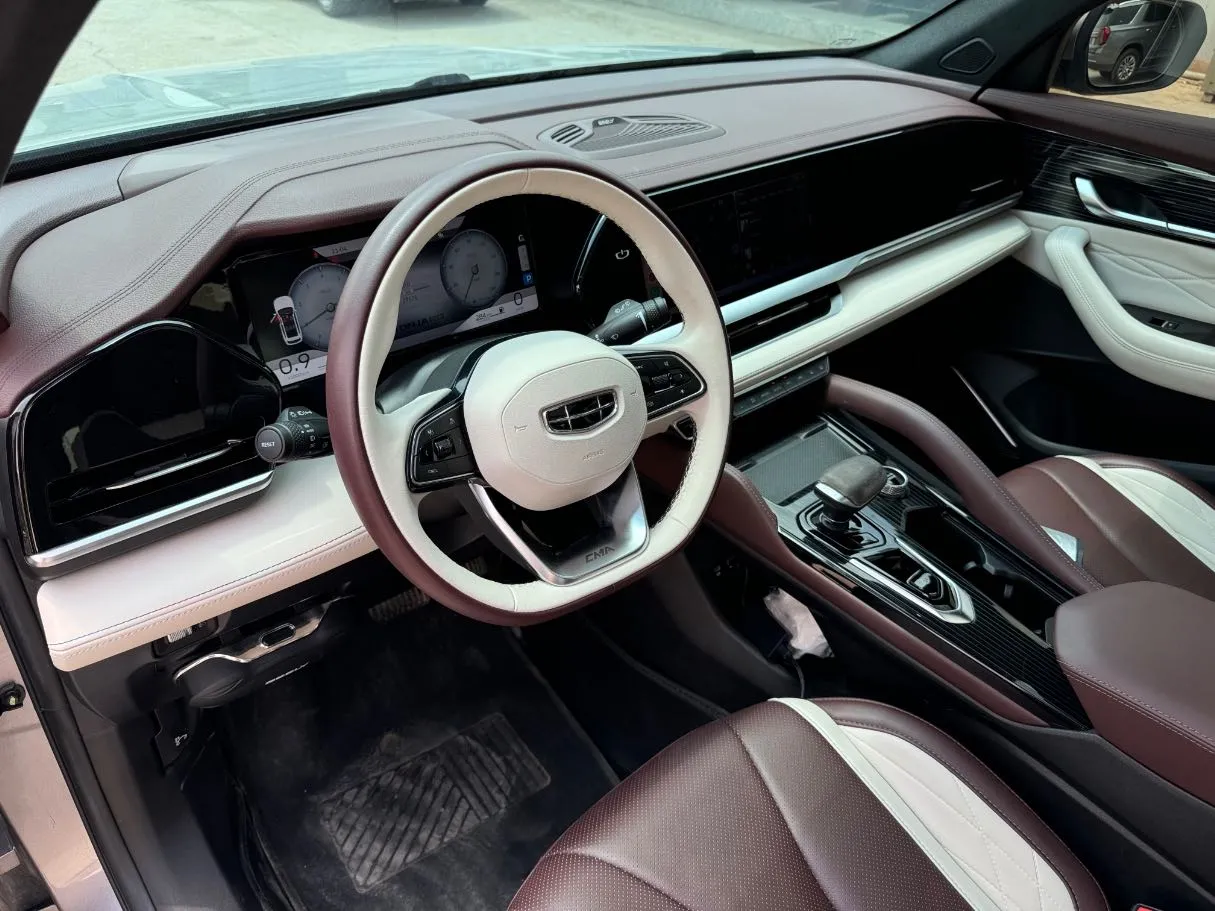 Car image 11