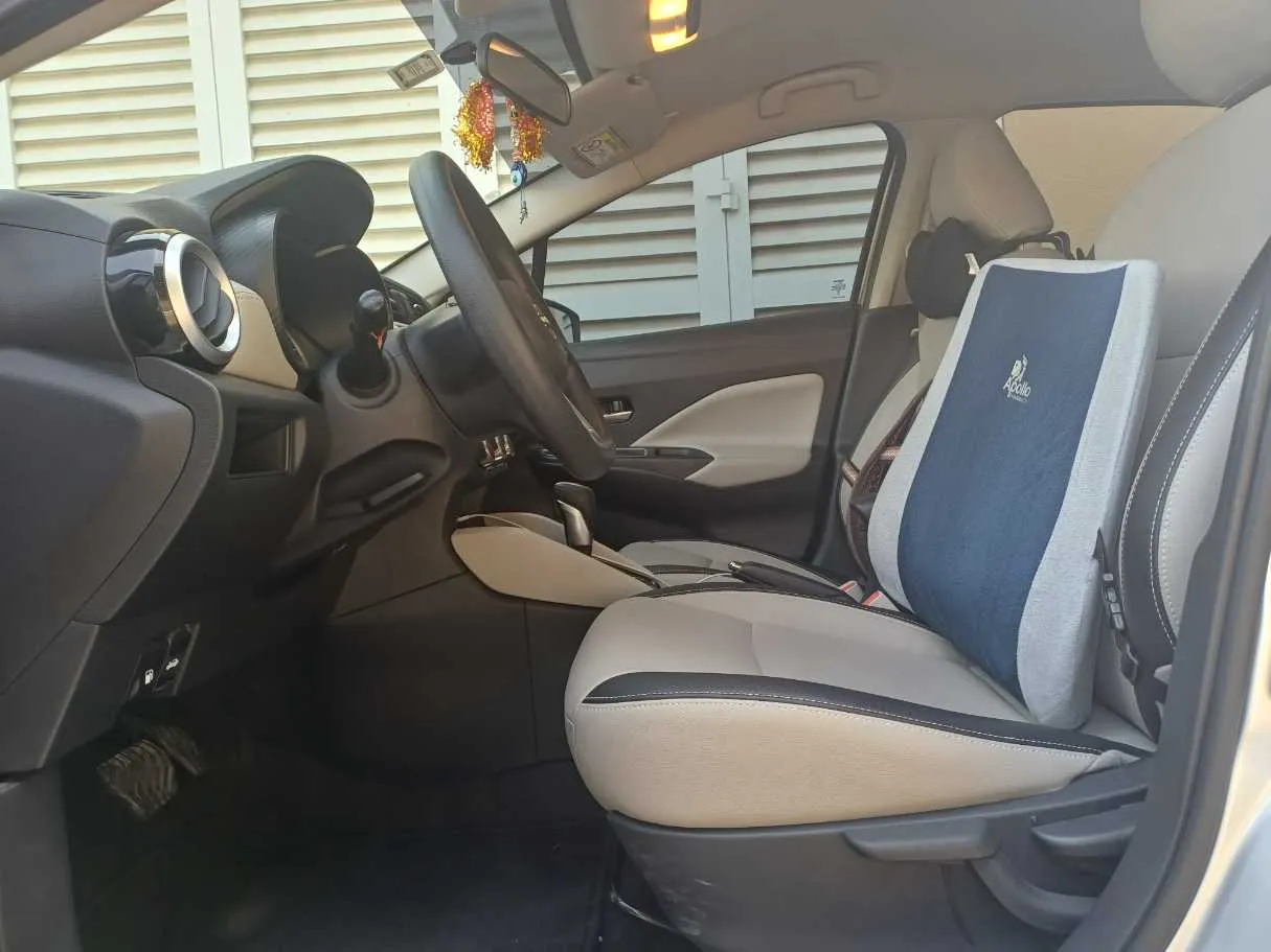 Car image 12