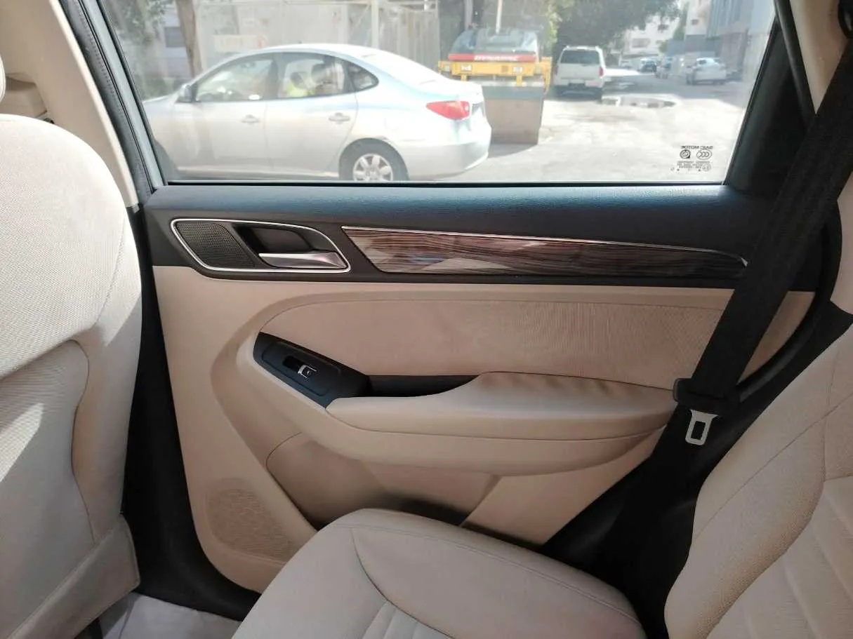 Car image 40