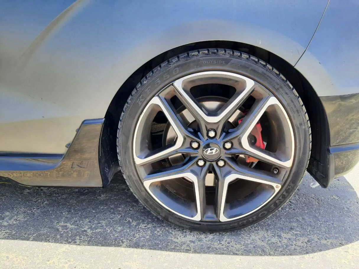 Car image 9