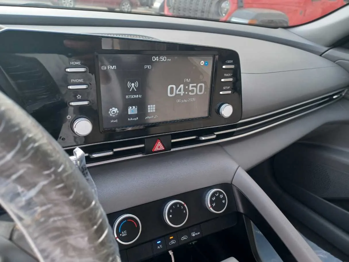 Car image 19
