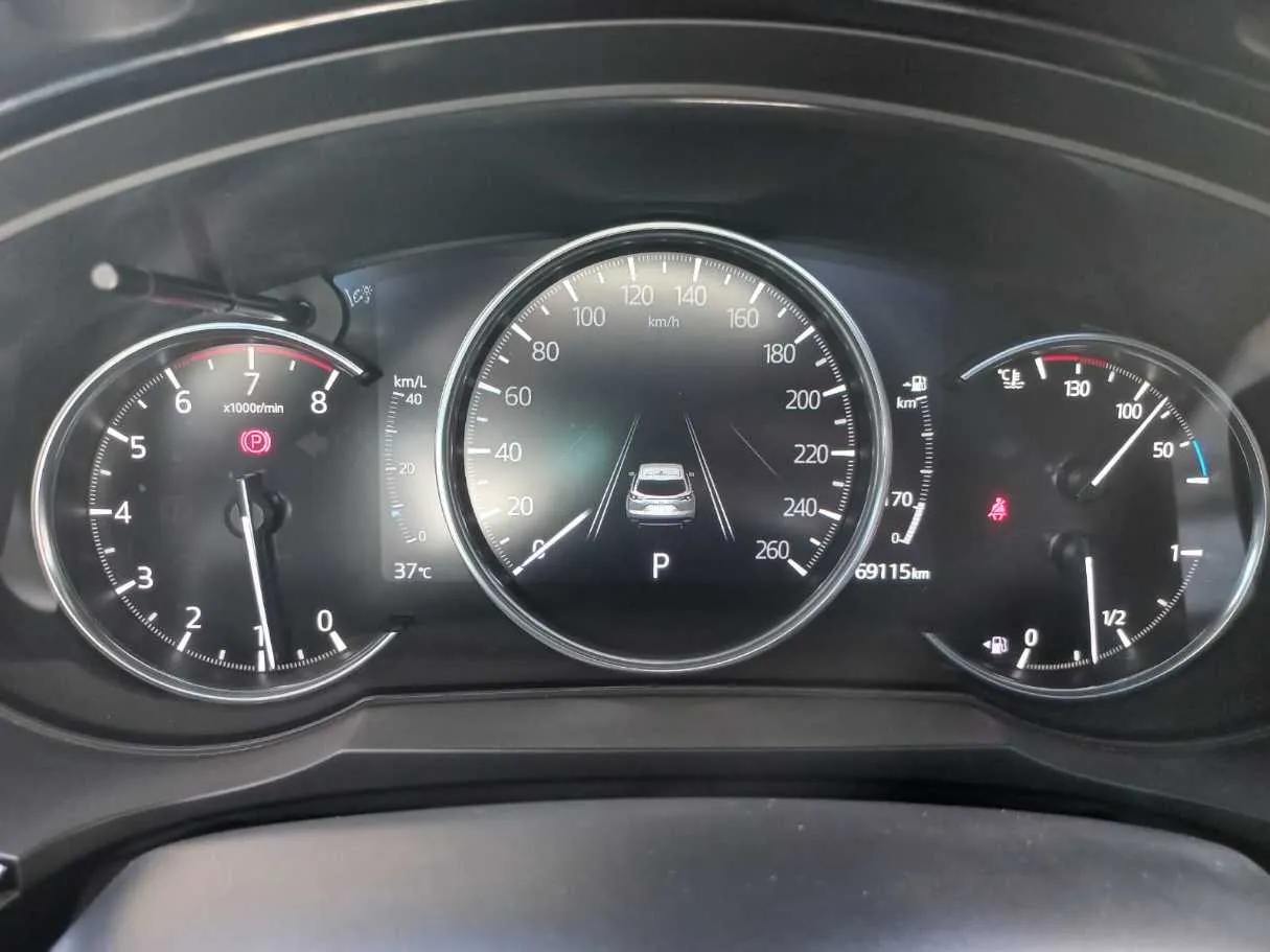 Car image 18
