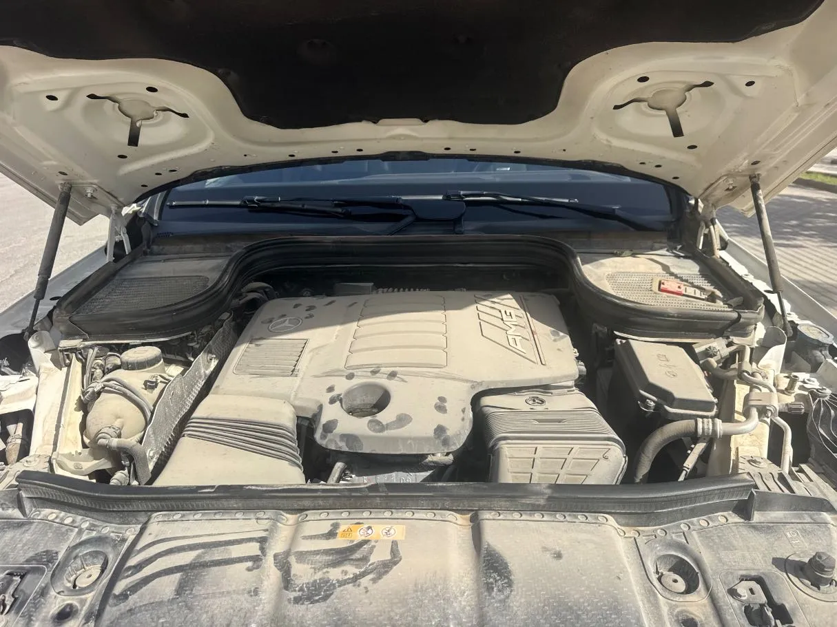 Car image 25
