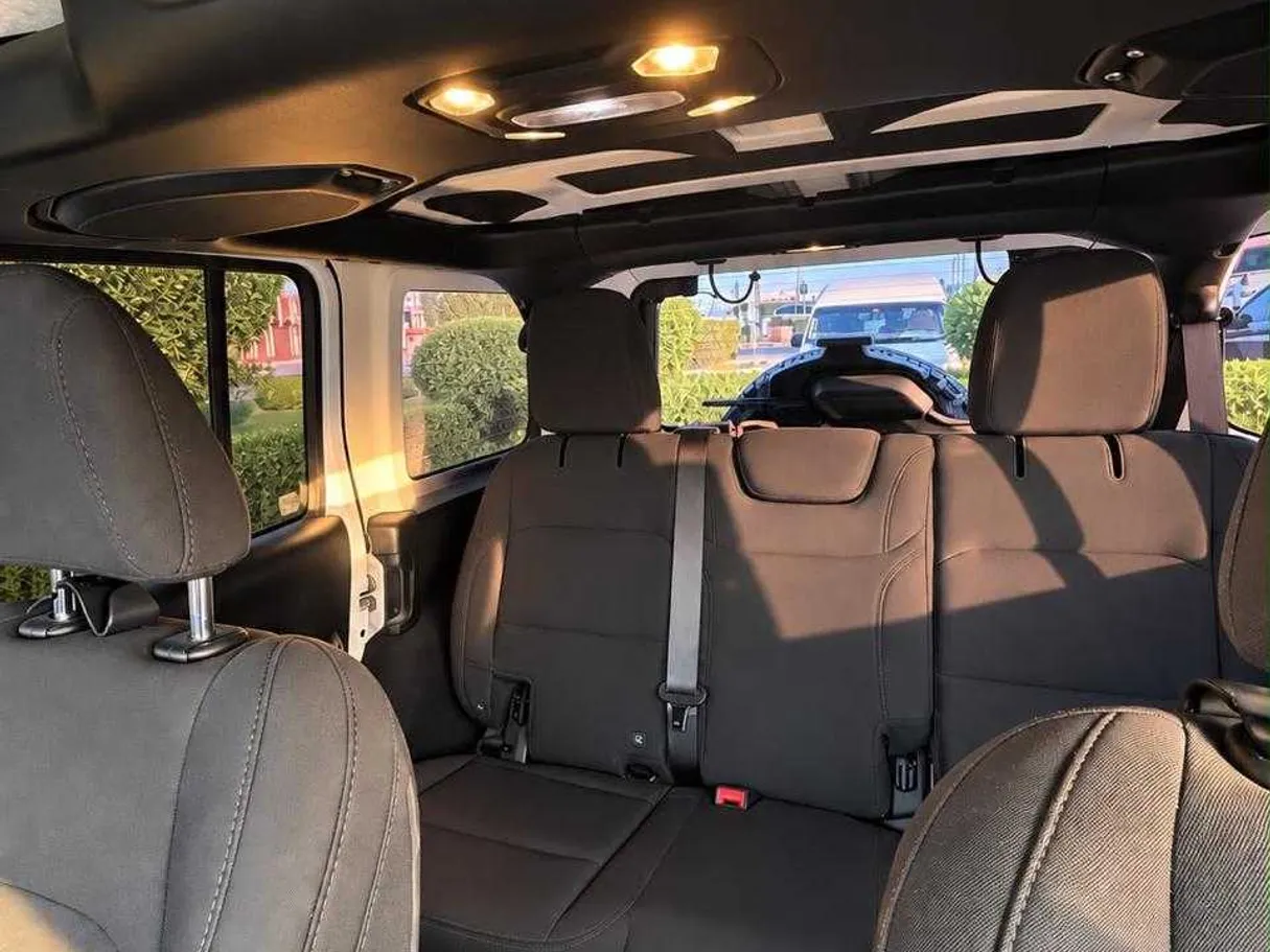 Car image 11