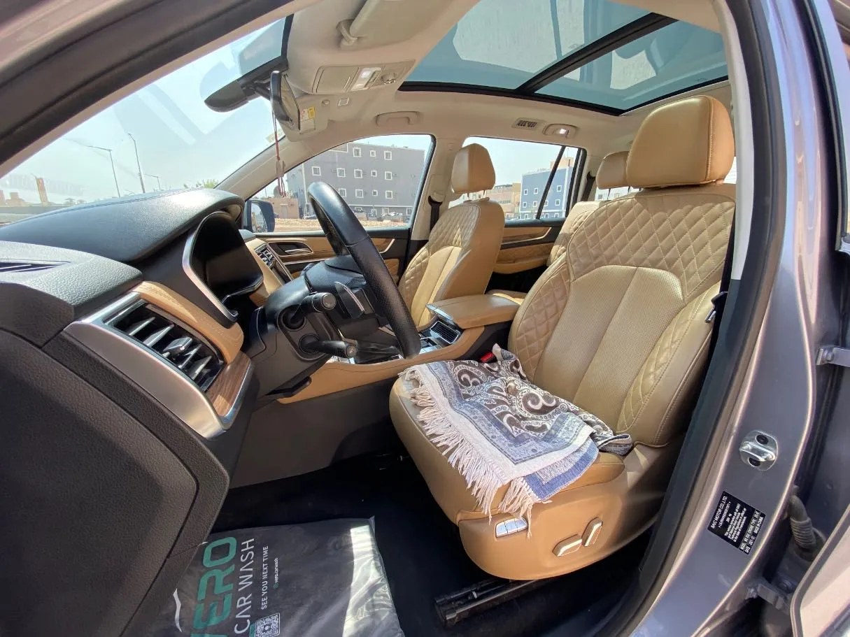 Car image 11