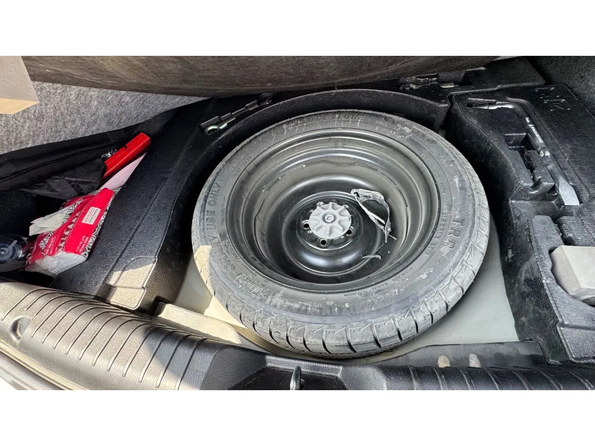 Car image 26