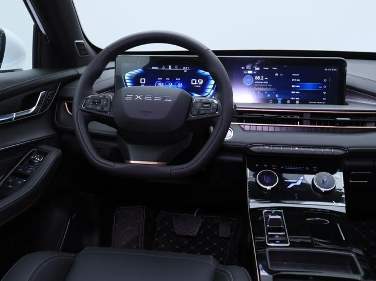 Car image 15