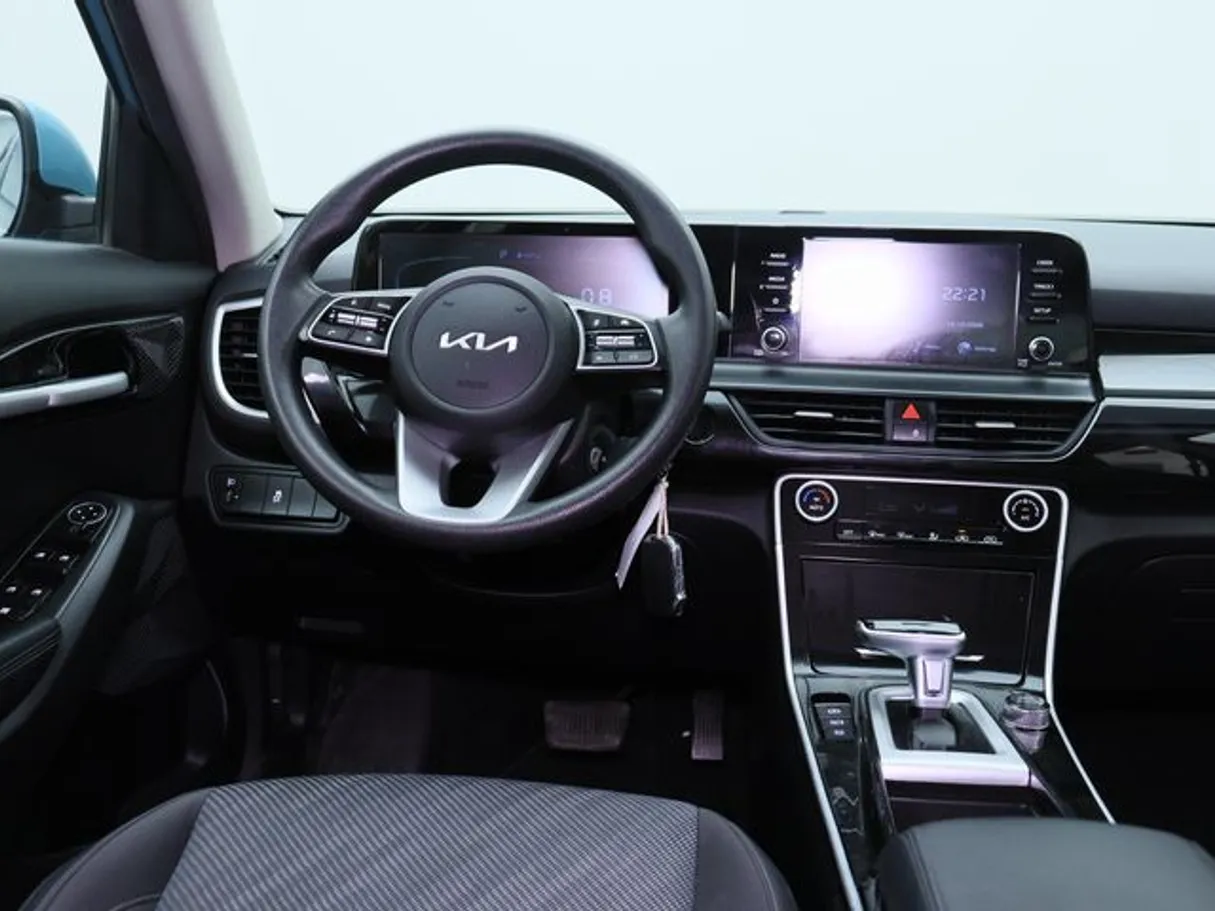 Car image 15