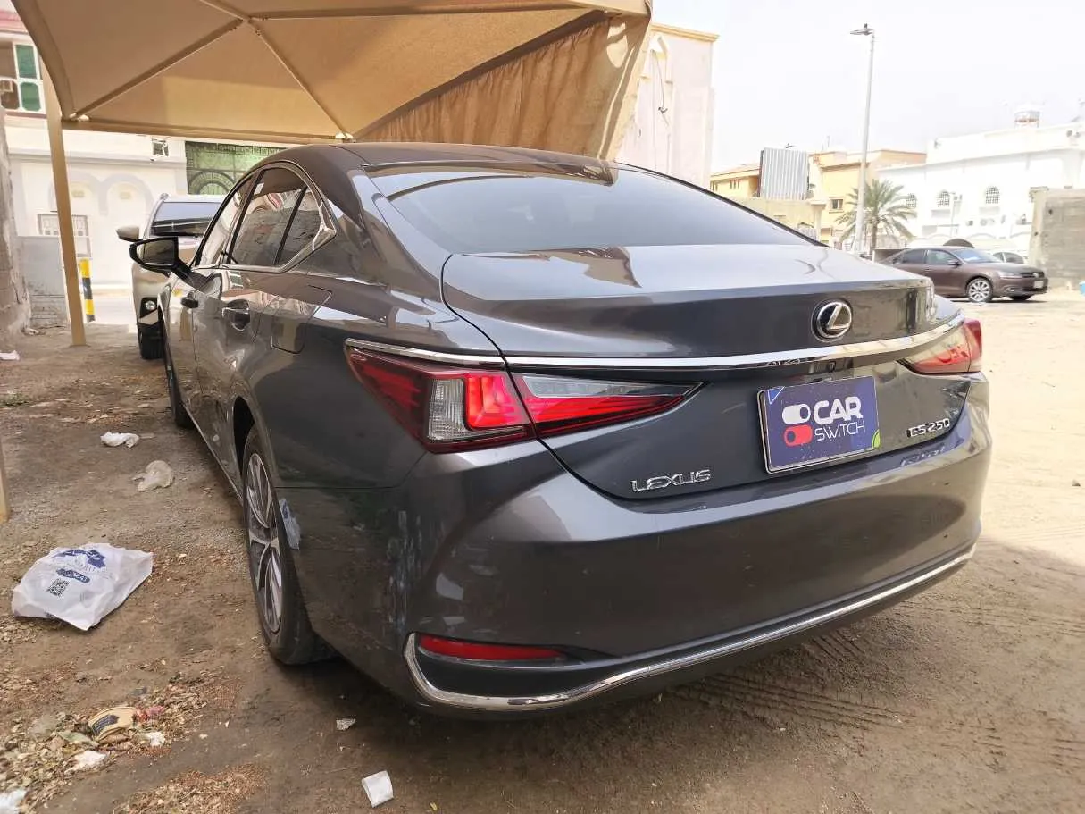 Car image 9