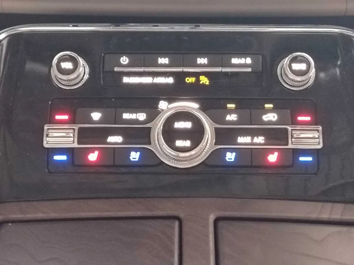 Car image 32