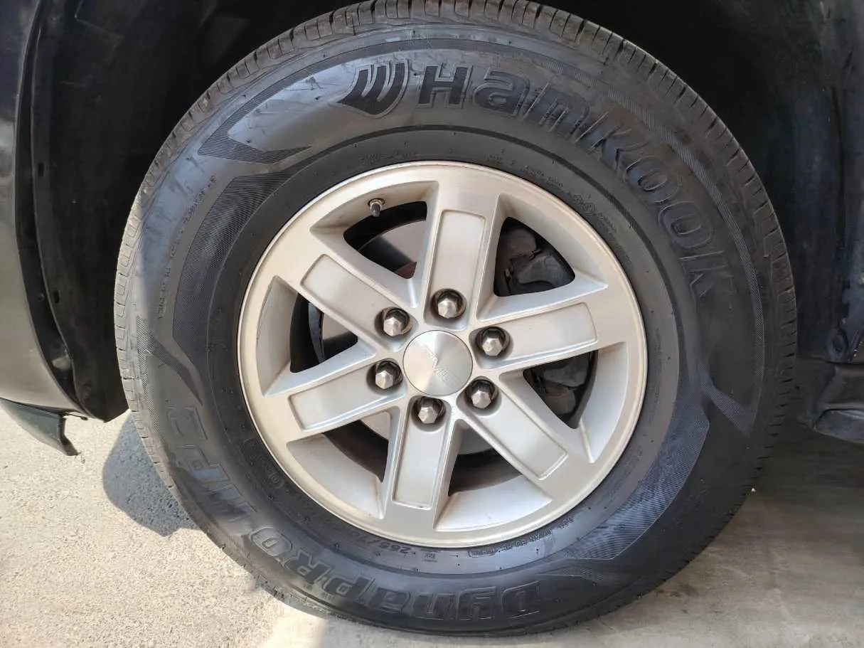 Car image 10