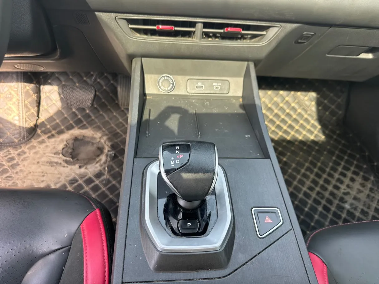 Car image 15