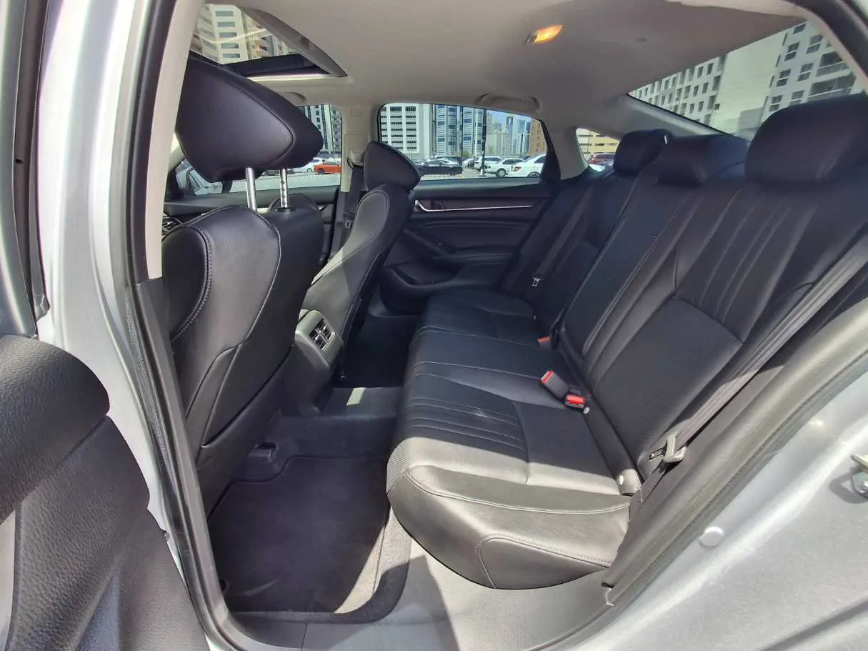 Car image 13