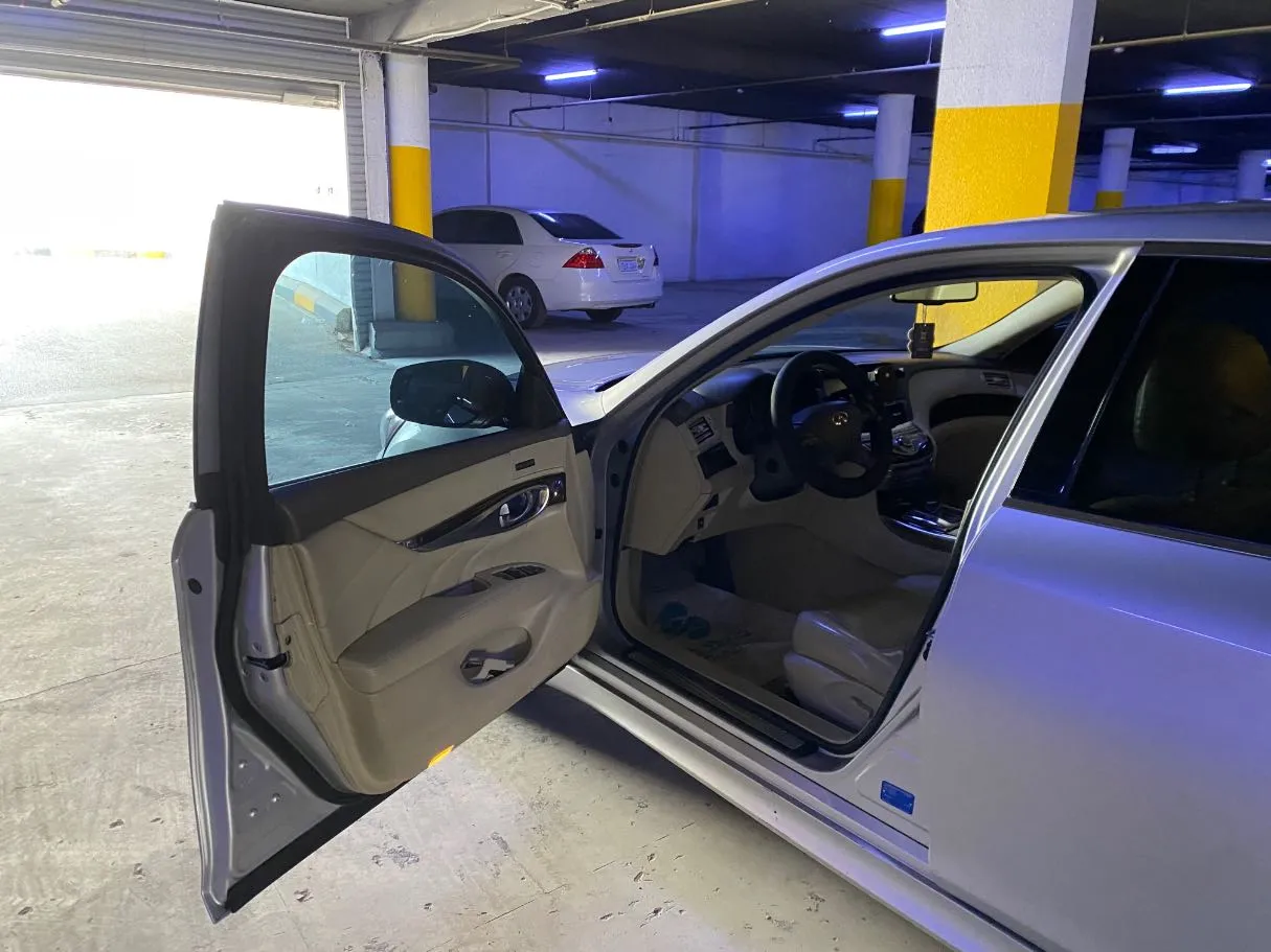 Car image 10