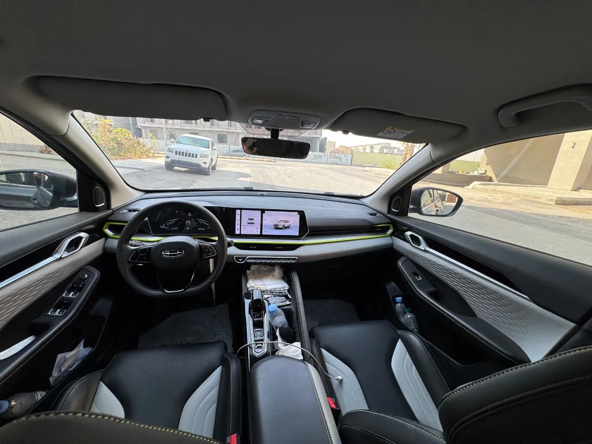 Car image 14