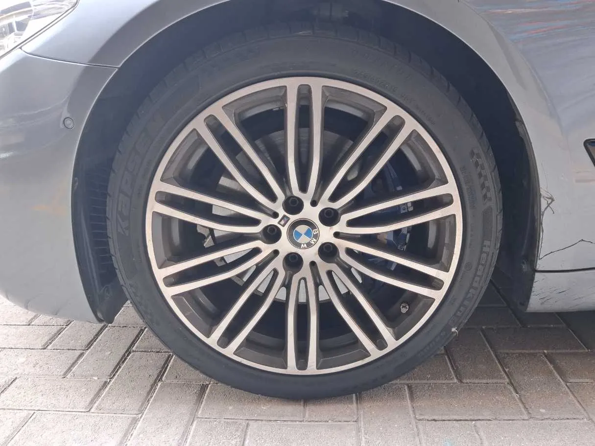 Car image 9