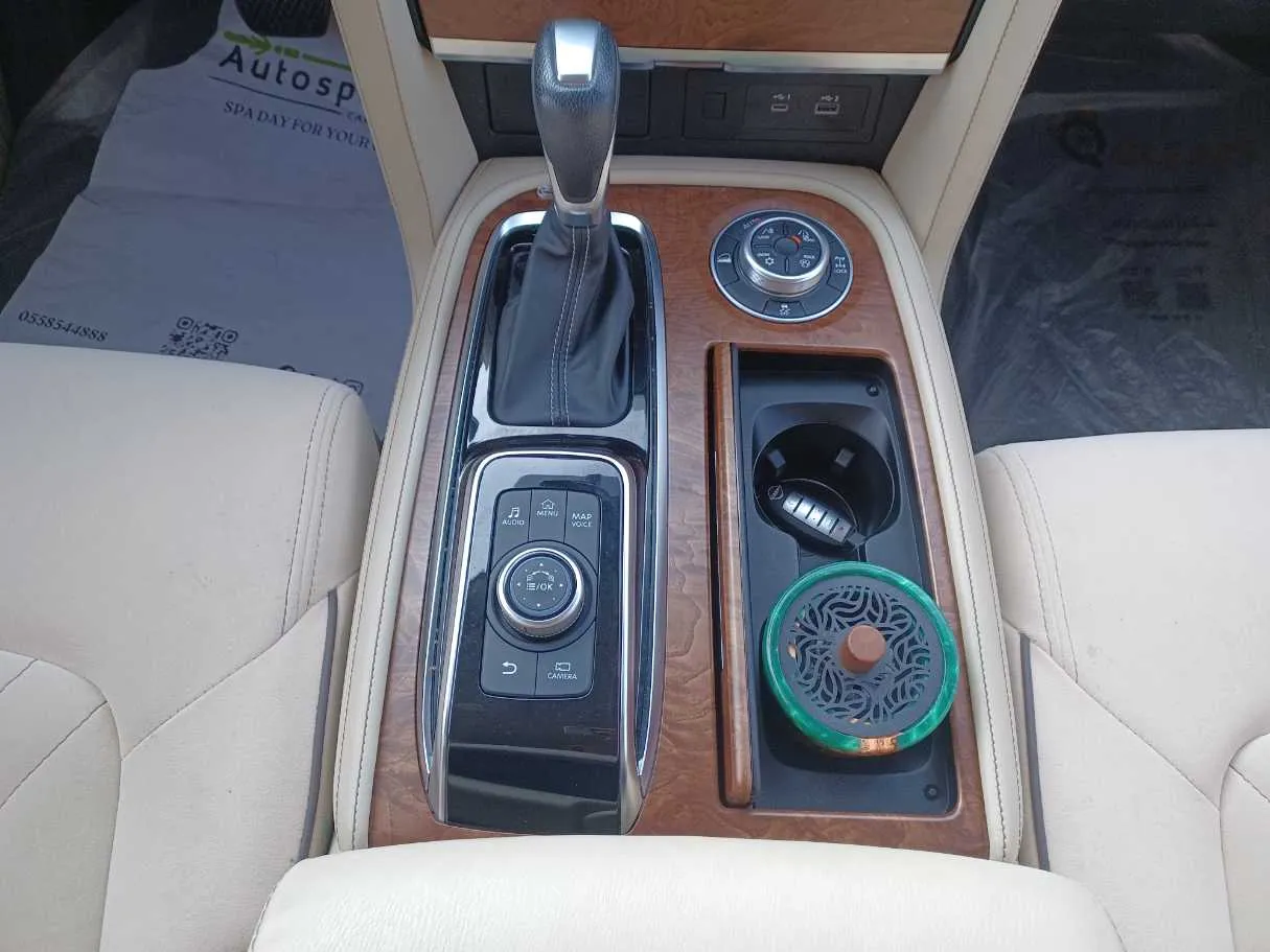 Car image 14
