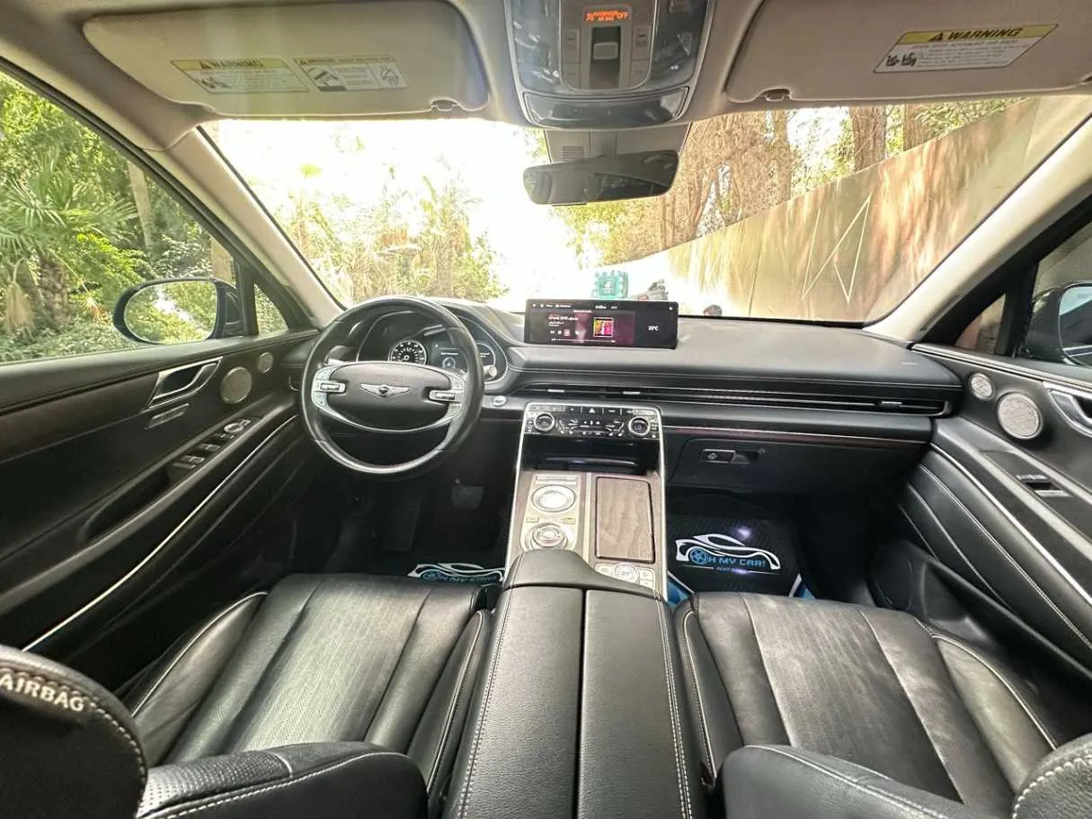 Car image 9