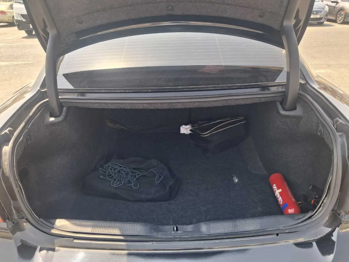 Car image 17