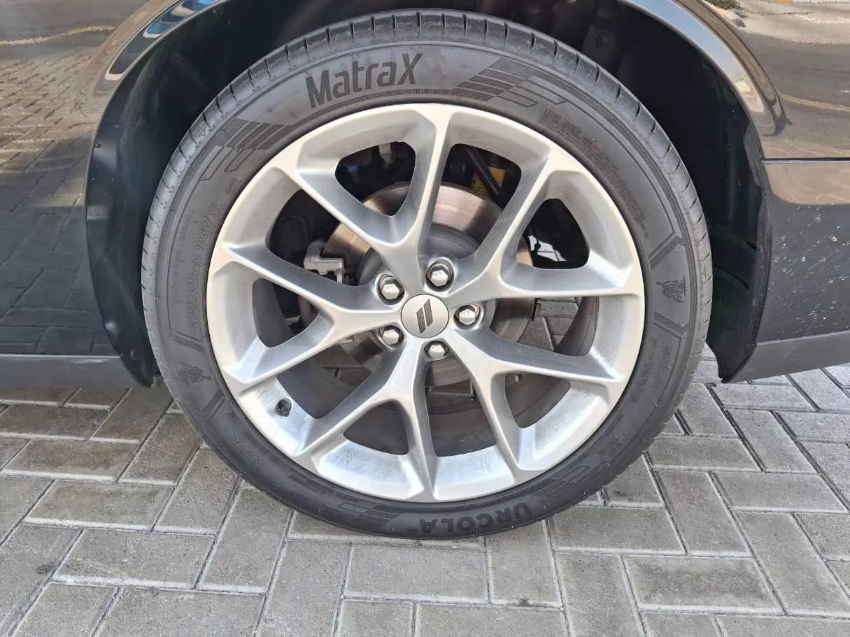 Car image 9