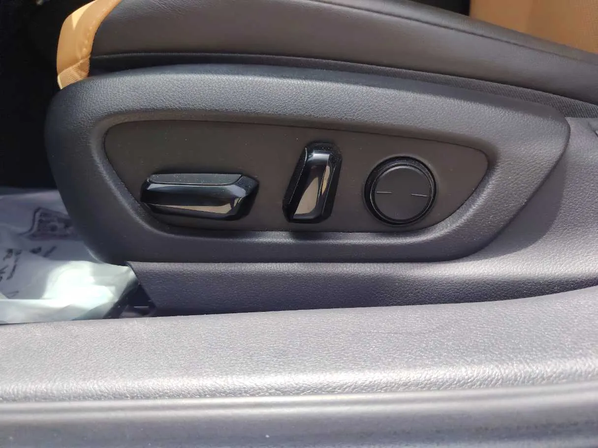 Car image 29