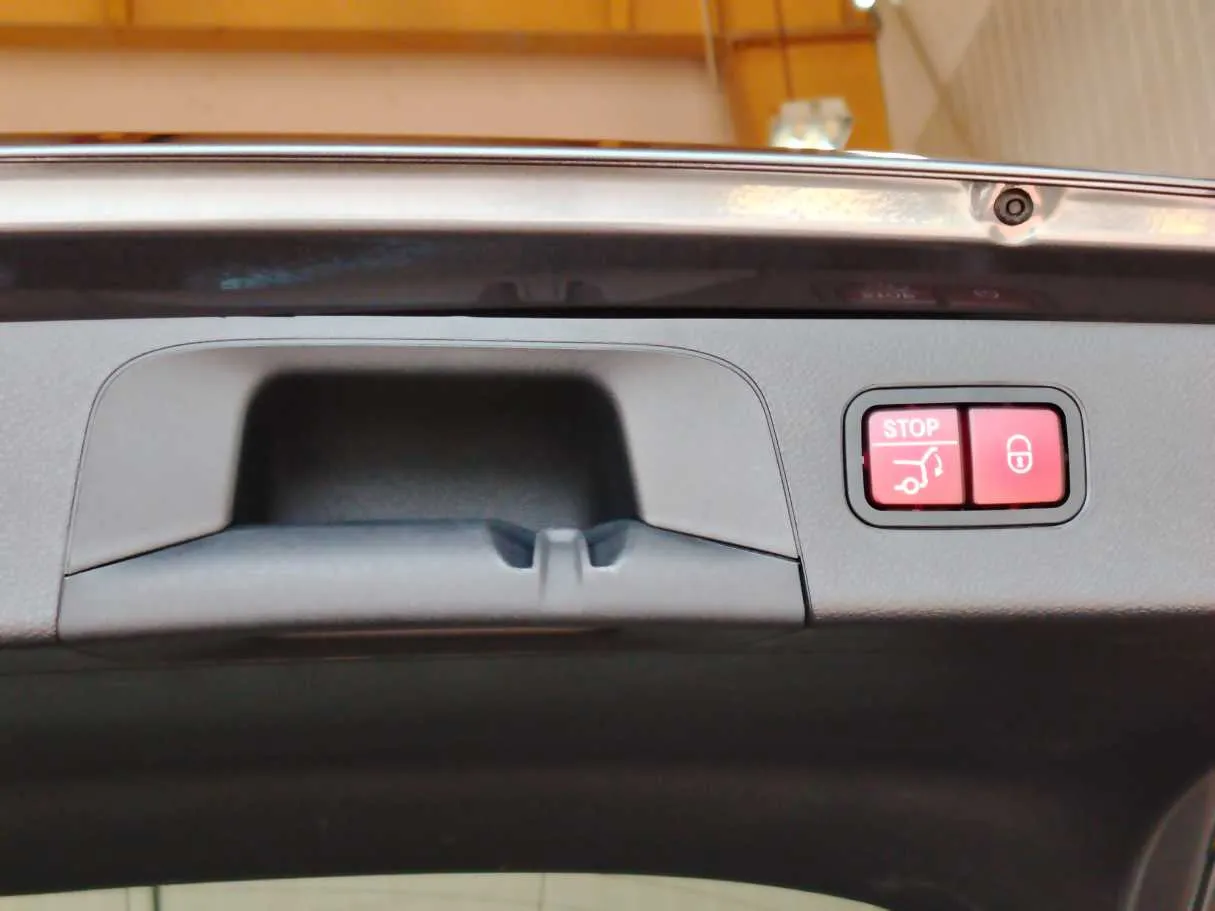 Car image 34